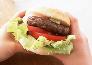 素材にこだわったそば粉で、そば打ちのプロを目指せる